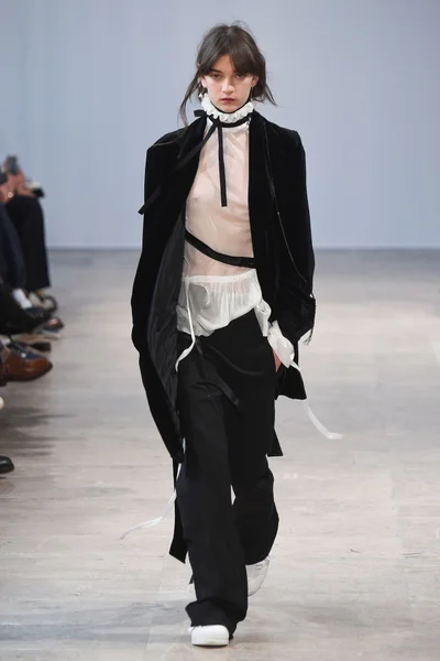 Look 17